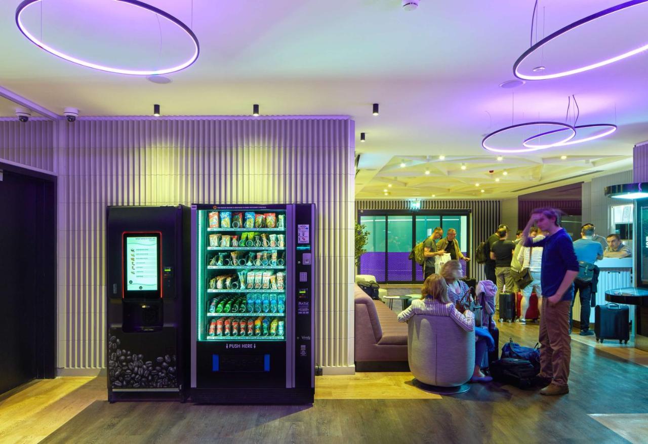 Yotelair Istanbul Airport, Duty Free - International Transit Area — Bilder 2